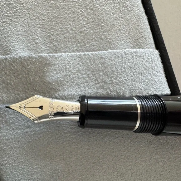 Platinum Century 3776 Fountain Pen - Picture 7 of 9